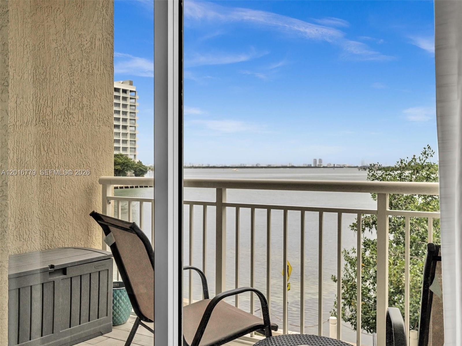 2000 N Bayshore Dr # 220