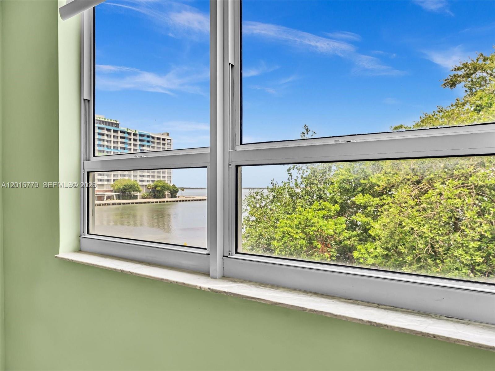 2000 N Bayshore Dr # 220