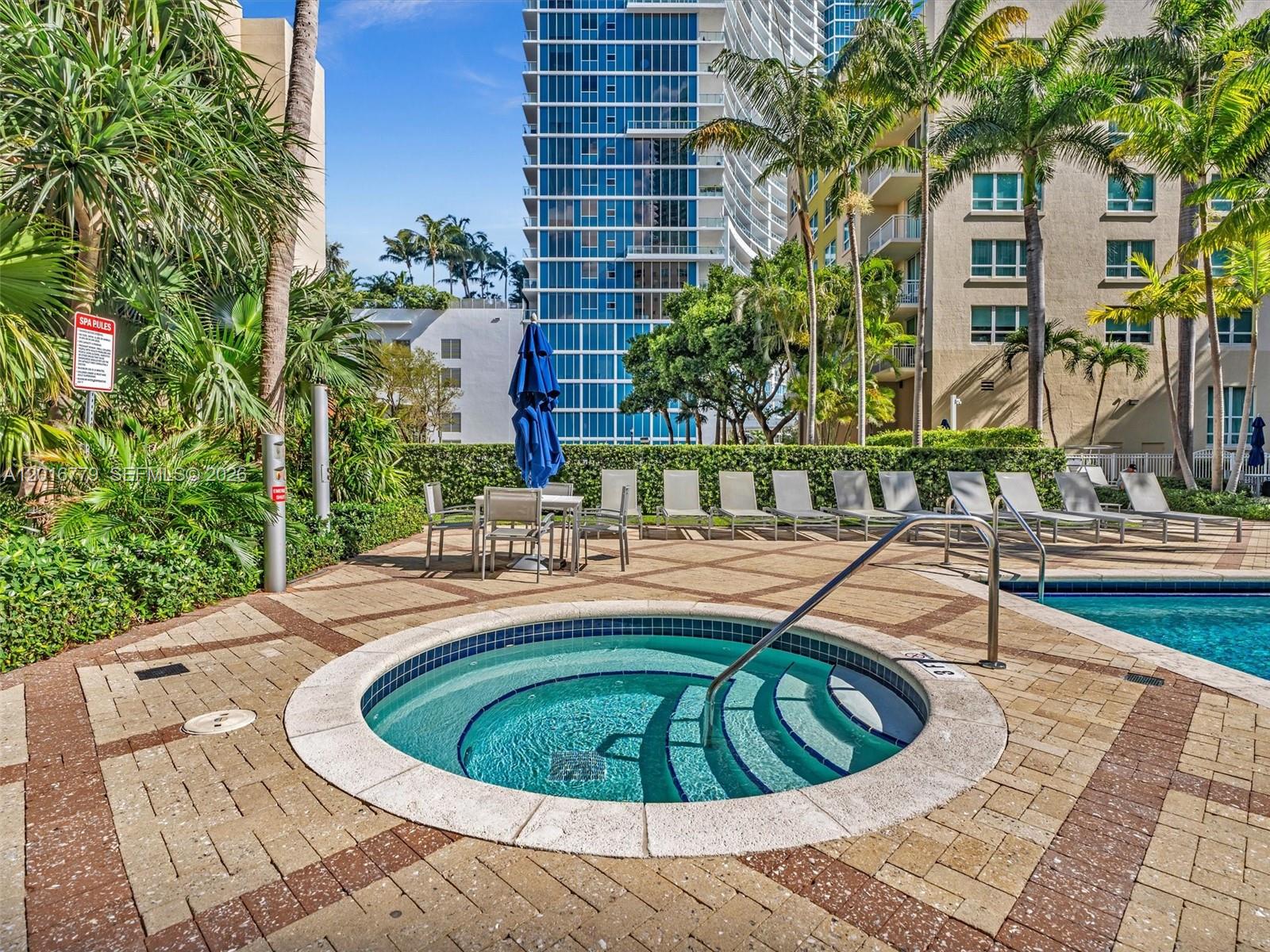 2000 N Bayshore Dr # 220