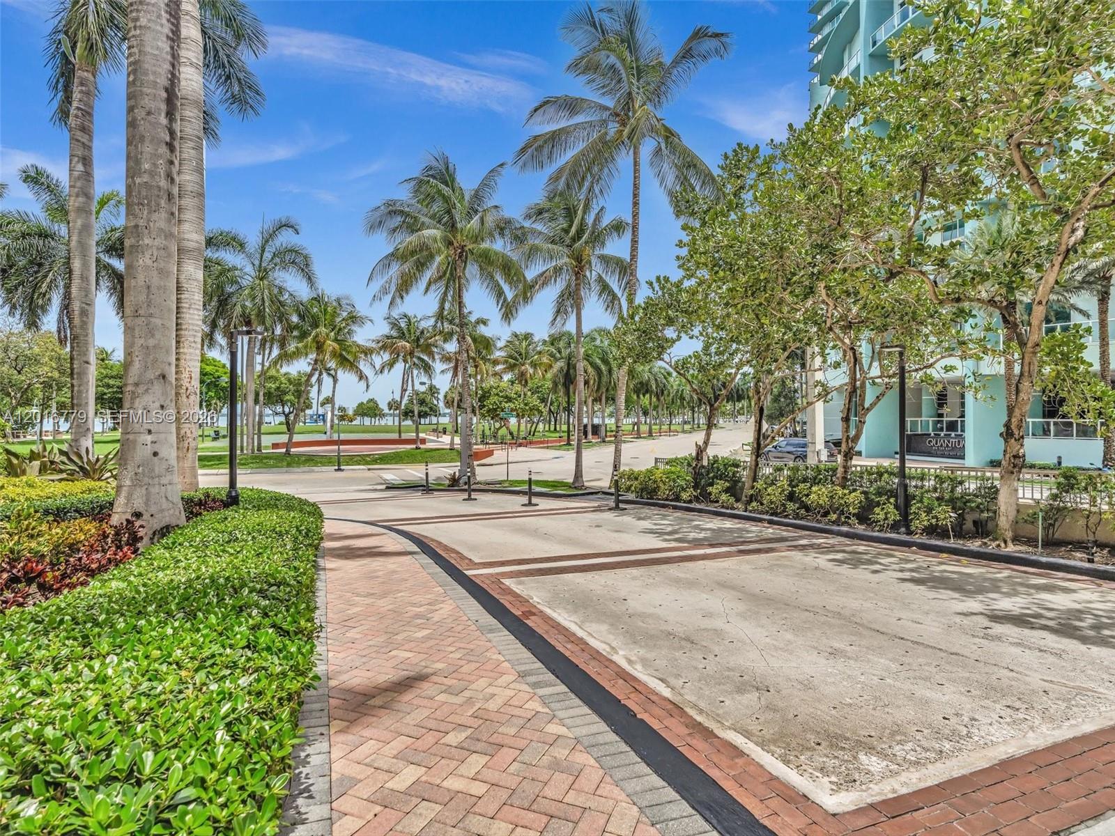 2000 N Bayshore Dr # 220