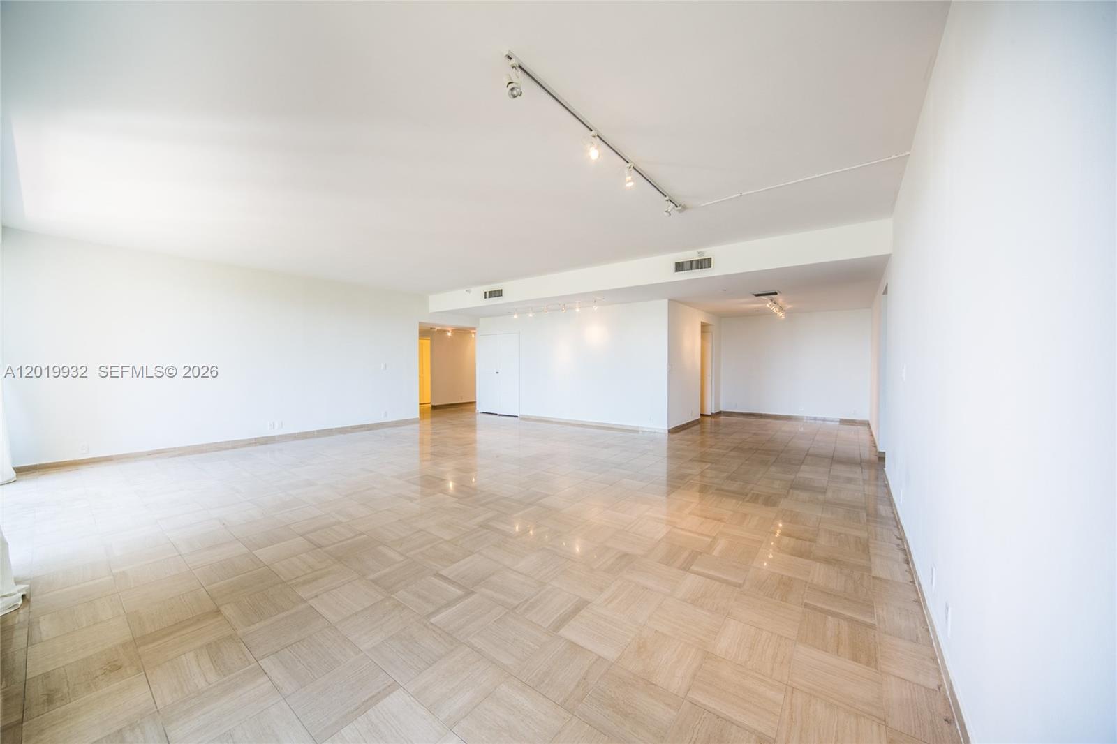 151 Crandon Blvd # 425