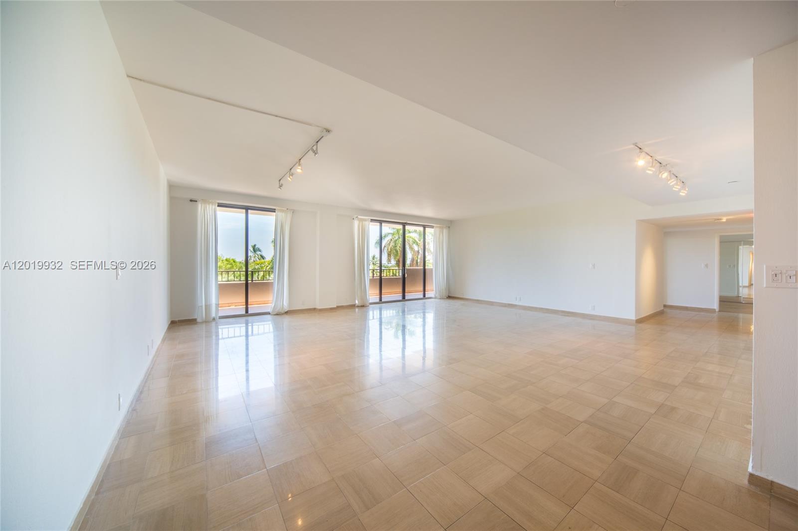 151 Crandon Blvd # 425