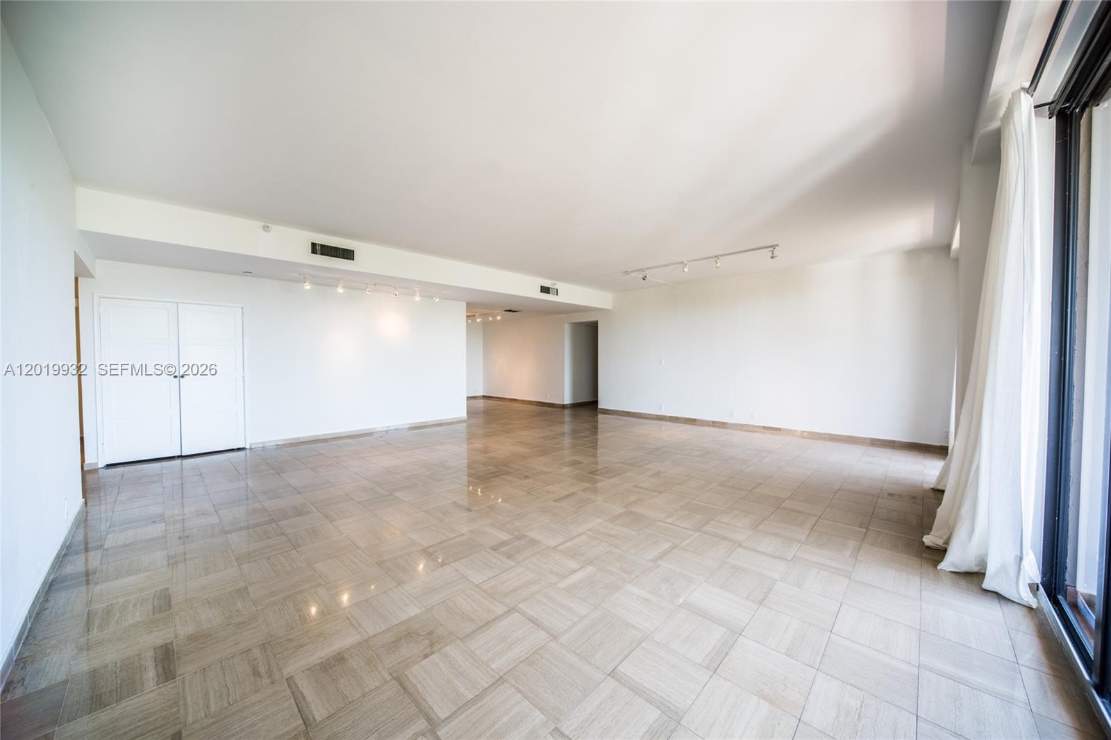 151 Crandon Blvd # 425