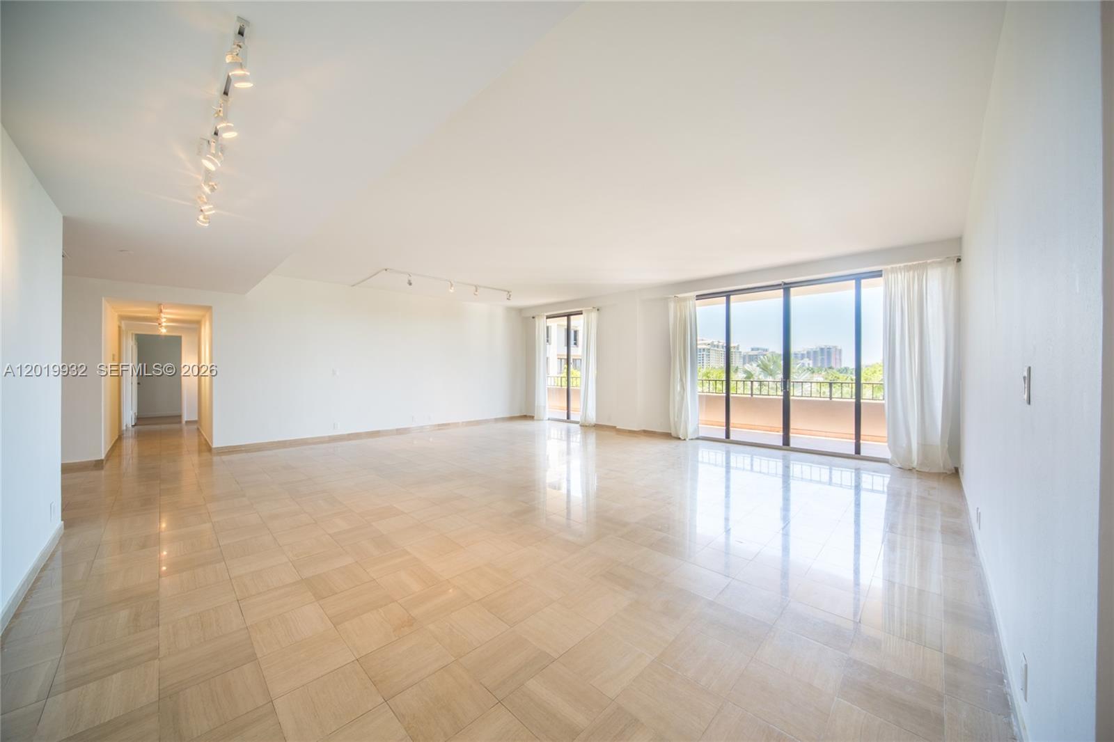 151 Crandon Blvd # 425