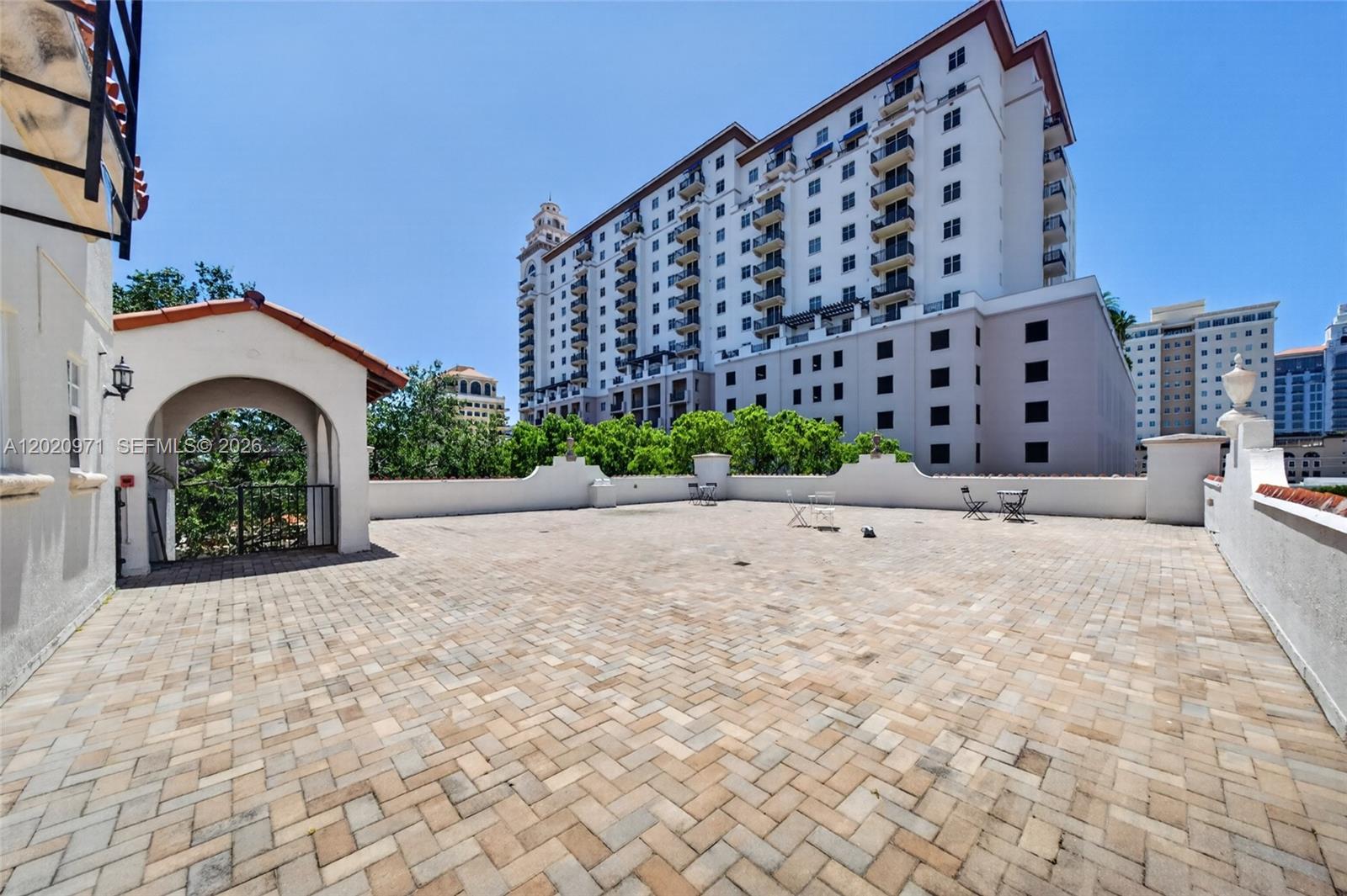 323 Navarre Ave # 403