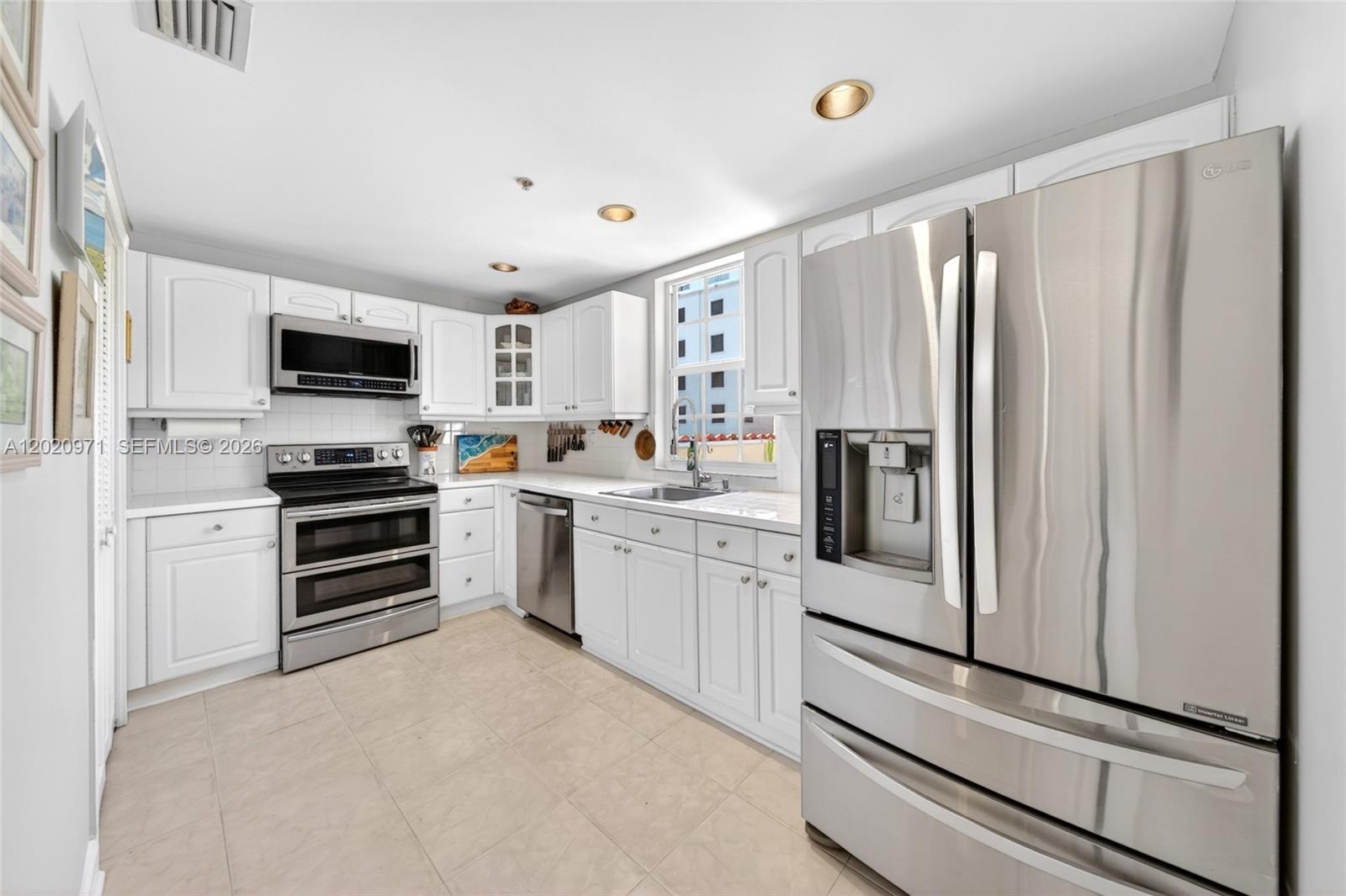 323 Navarre Ave # 403