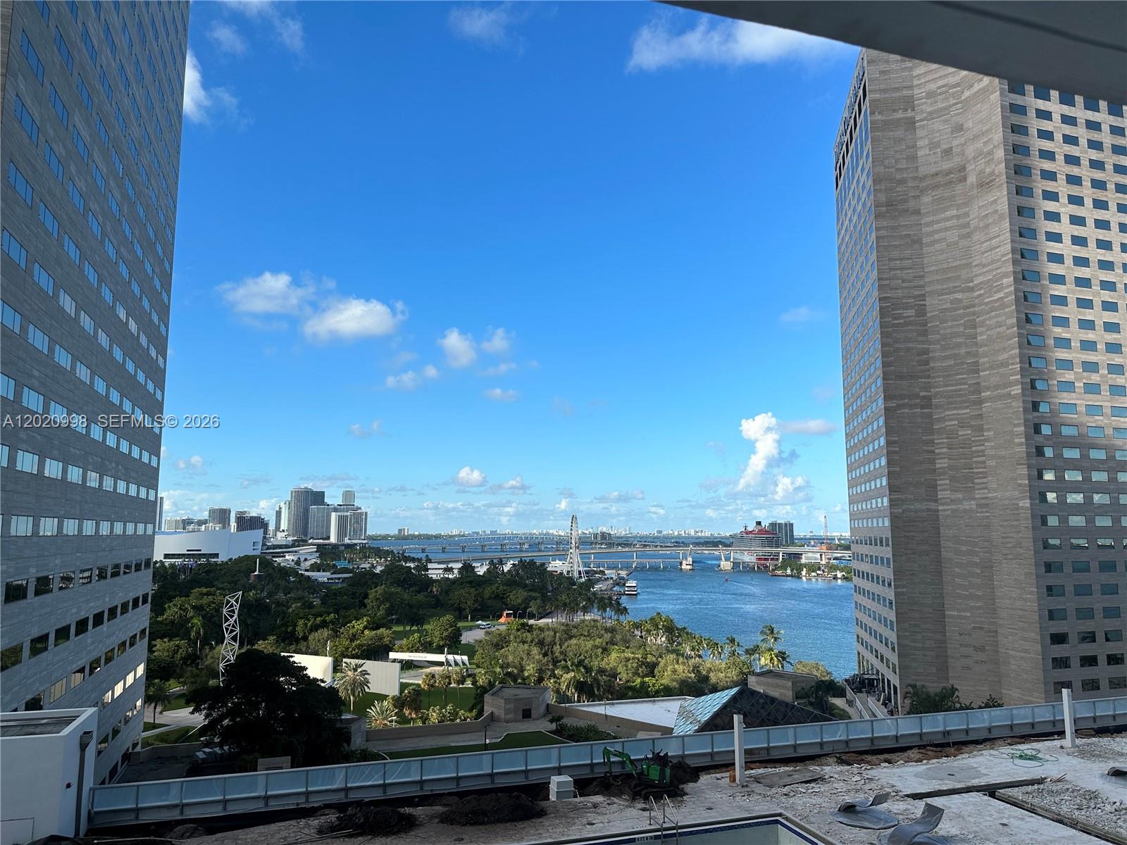 325 S BISCAYNE BL # 1516
