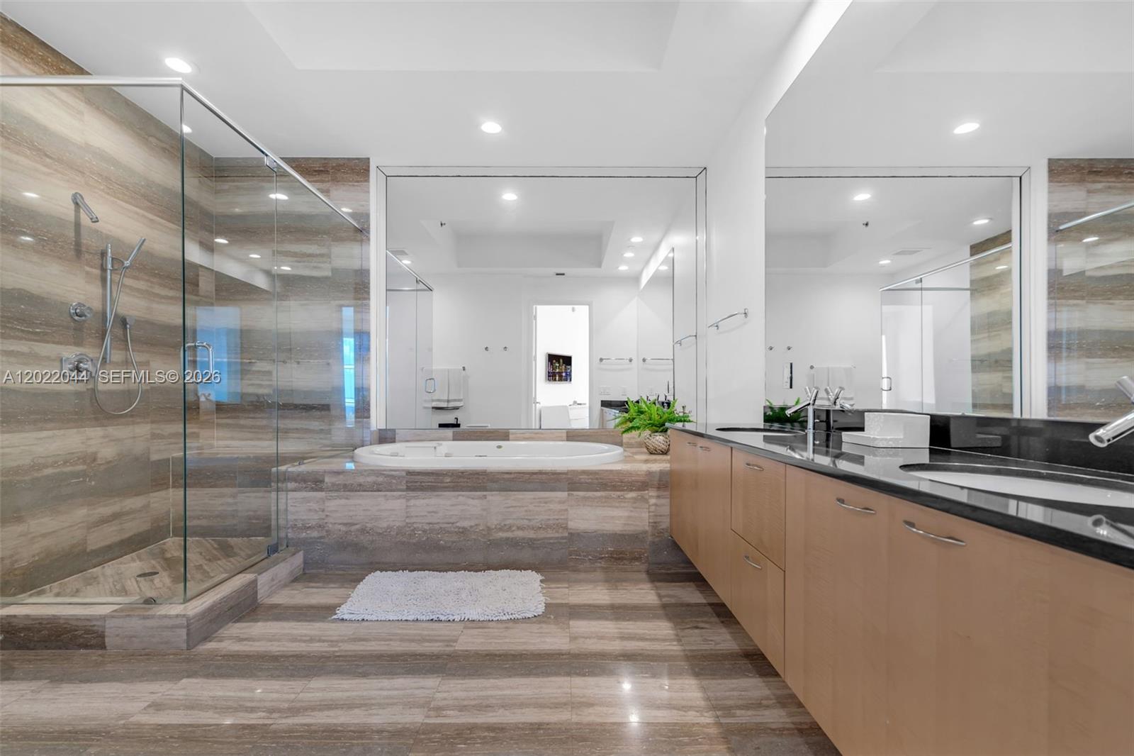 15811 Collins Ave # 3407