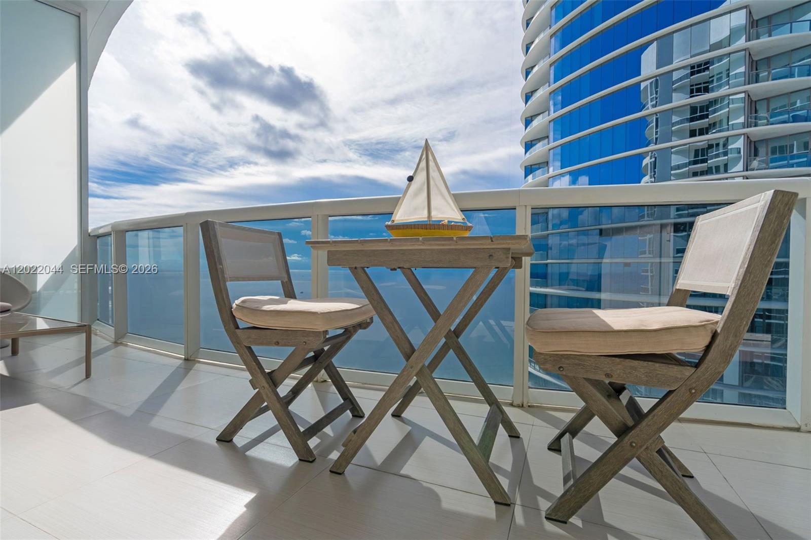 15811 Collins Ave # 3407
