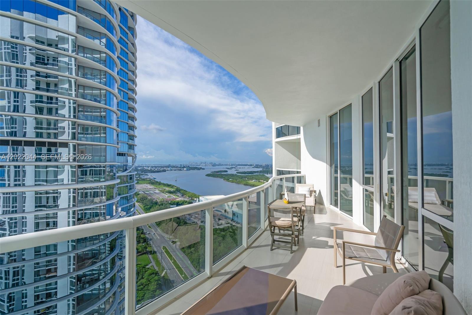 15811 Collins Ave # 3407