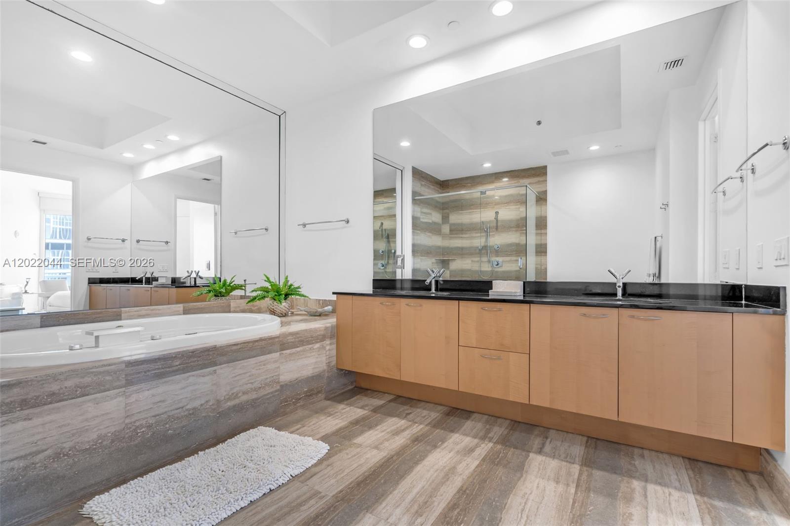 15811 Collins Ave # 3407