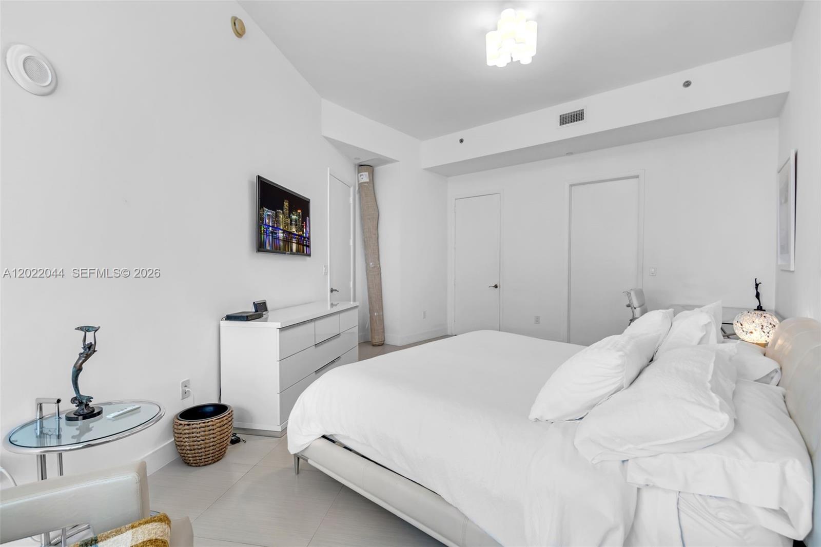 15811 Collins Ave # 3407