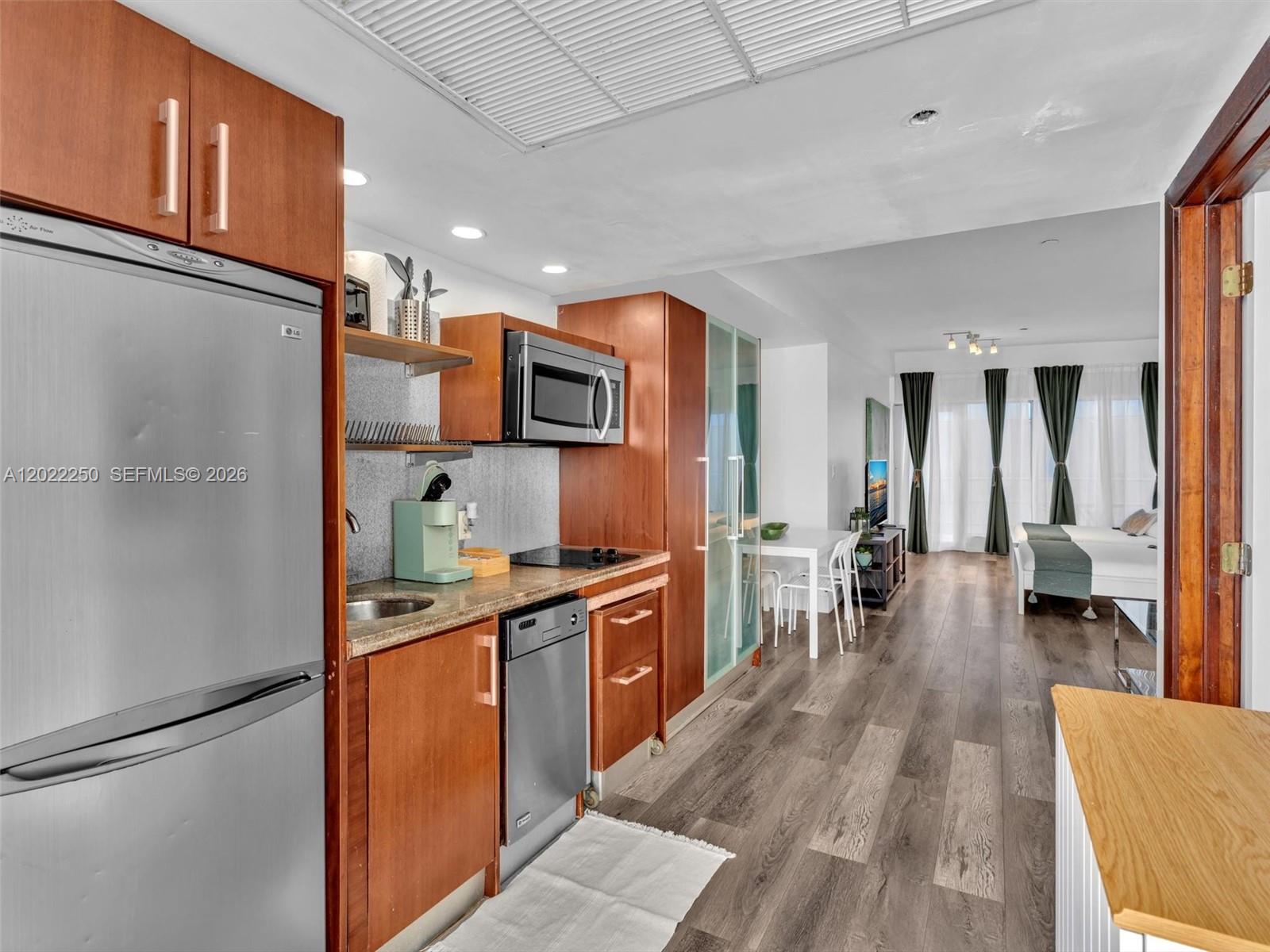 1052 Ocean Dr # C203