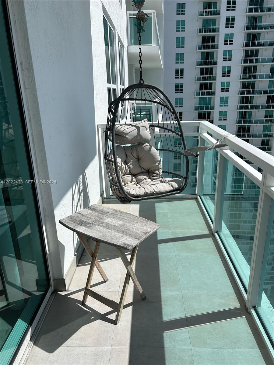 951 Brickell Ave # 2808