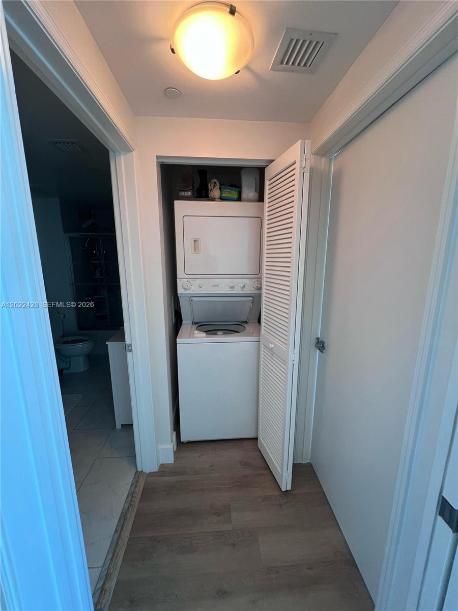 951 Brickell Ave # 2808