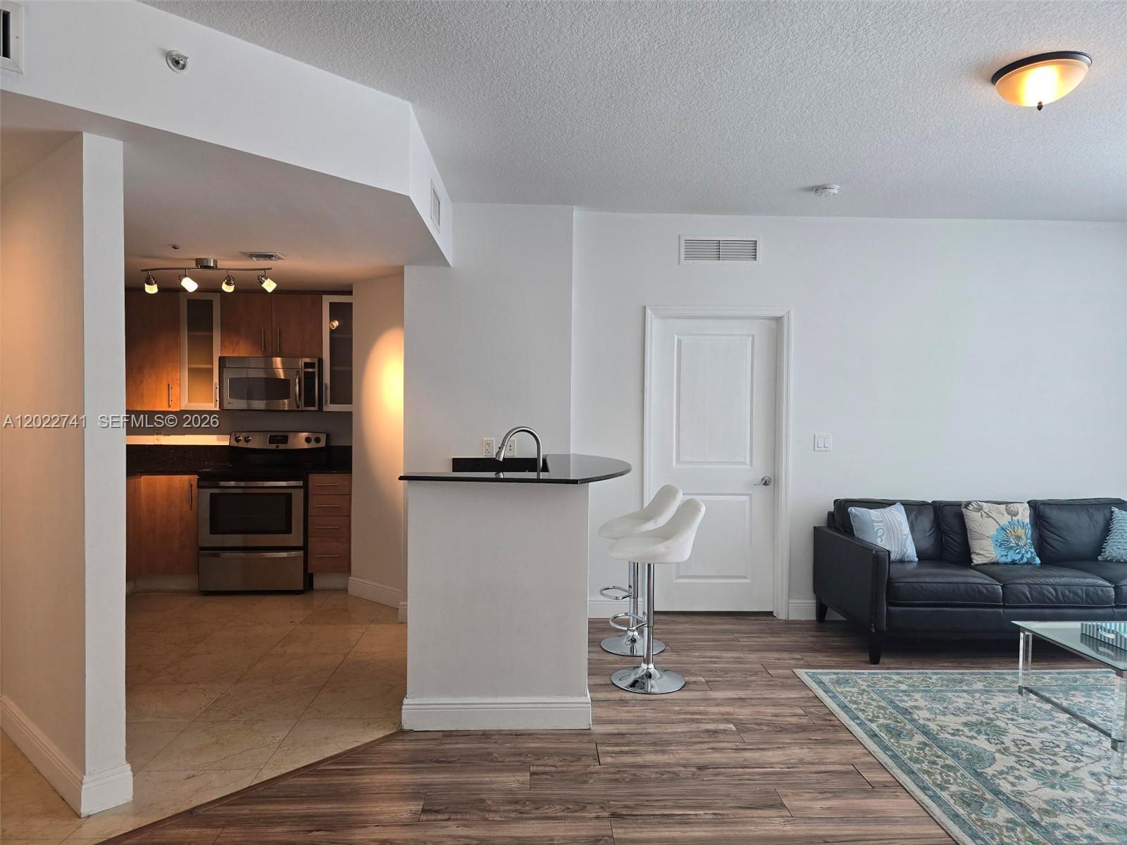7900 Harbor Island Dr # 523