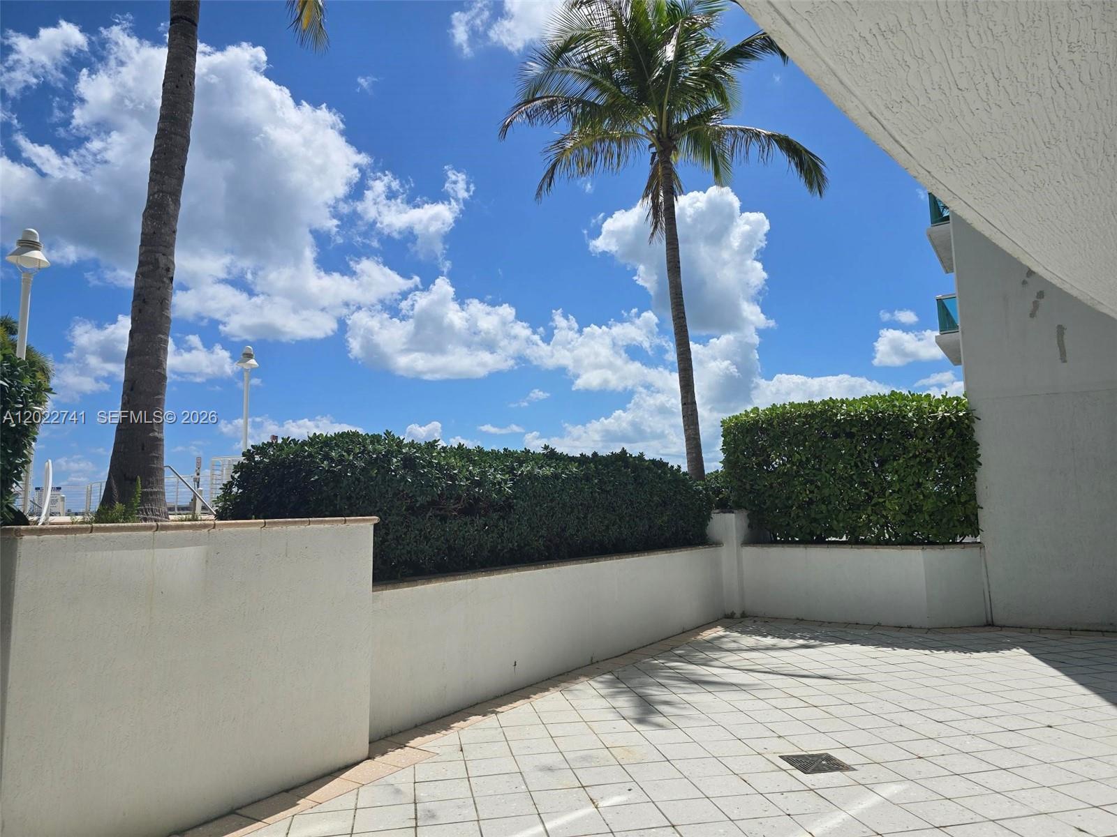 7900 Harbor Island Dr # 523