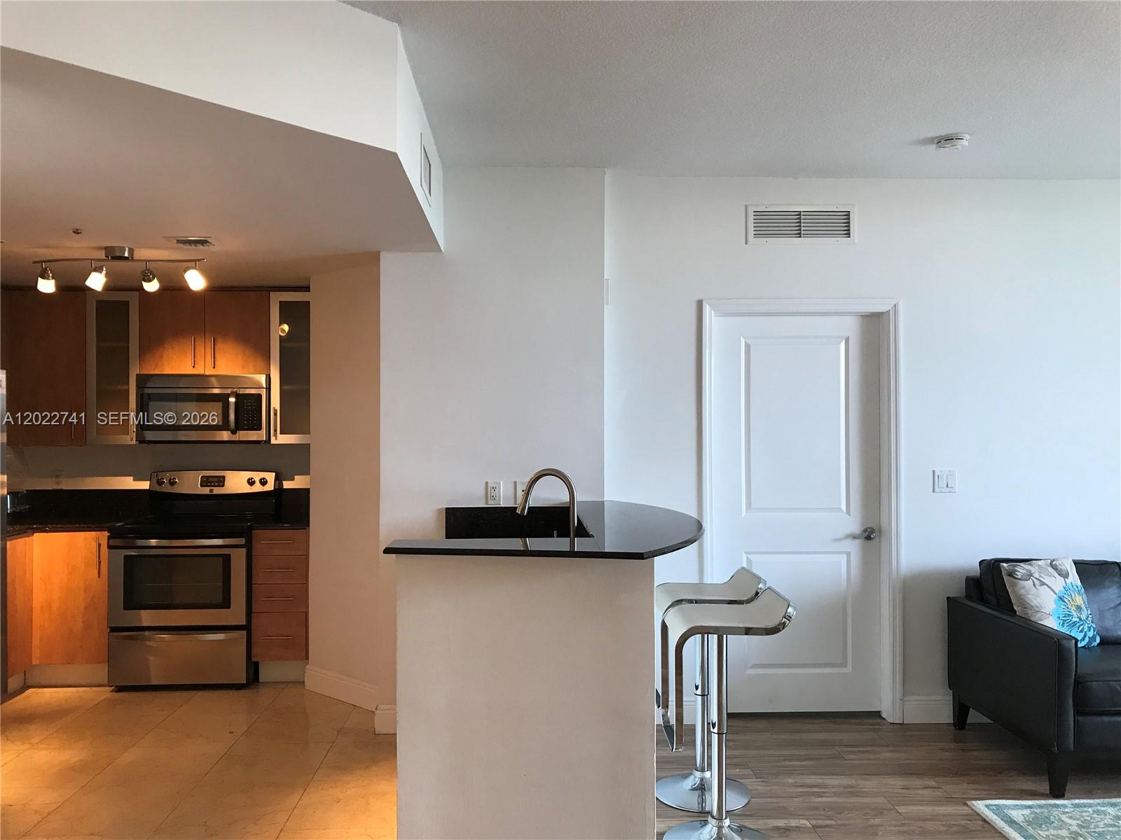 7900 Harbor Island Dr # 523