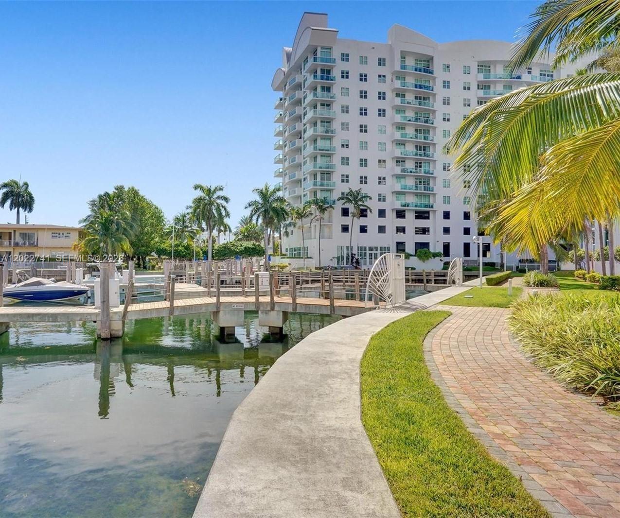 7900 Harbor Island Dr # 523
