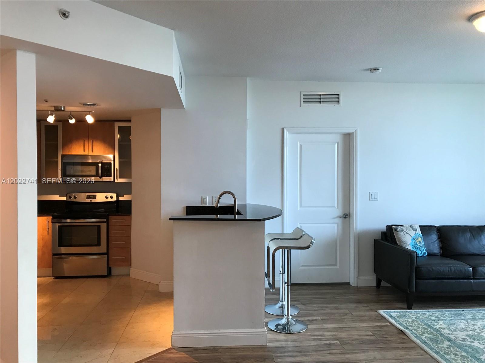 7900 Harbor Island Dr # 523