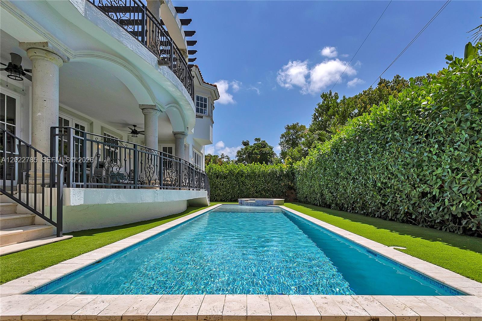 350 Redwood Ln