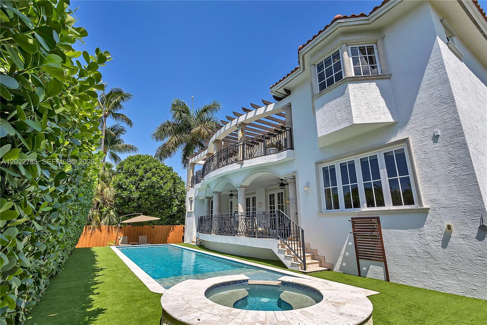 350 Redwood Ln