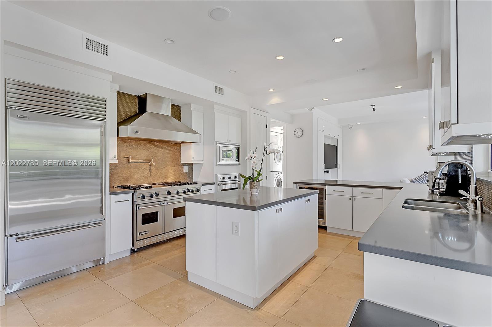 350 Redwood Ln