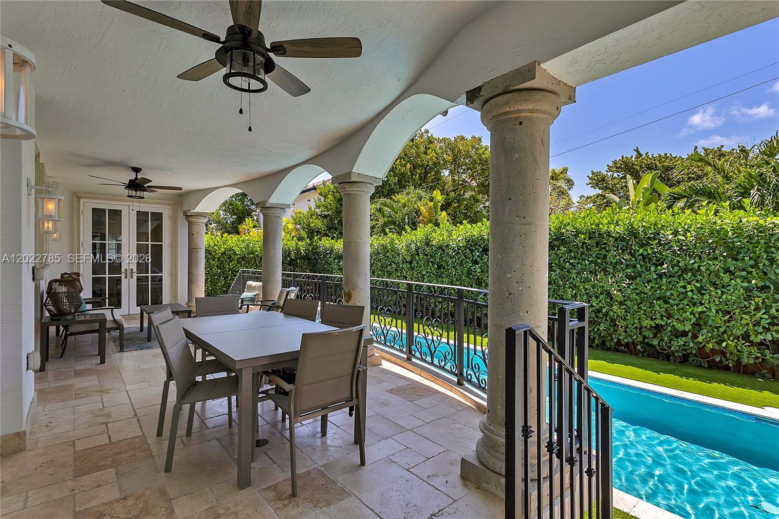 350 Redwood Ln