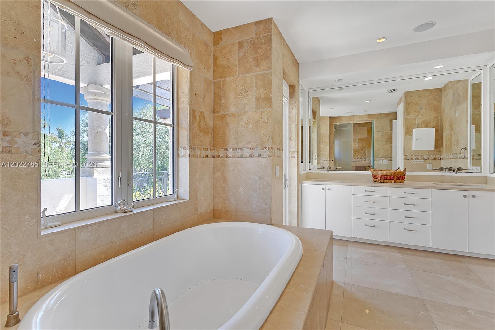 350 Redwood Ln