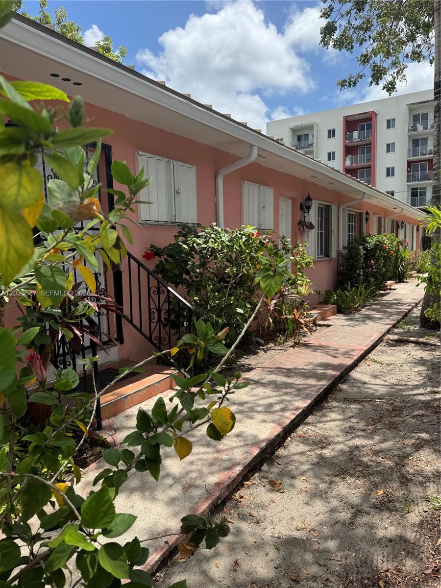 1020 SW 5th St # 3