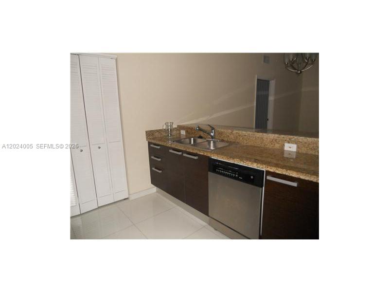 2525 SW 3 AV # 1006