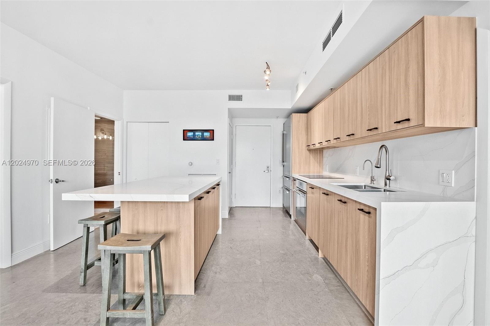 90 SW 3rd St # 3810