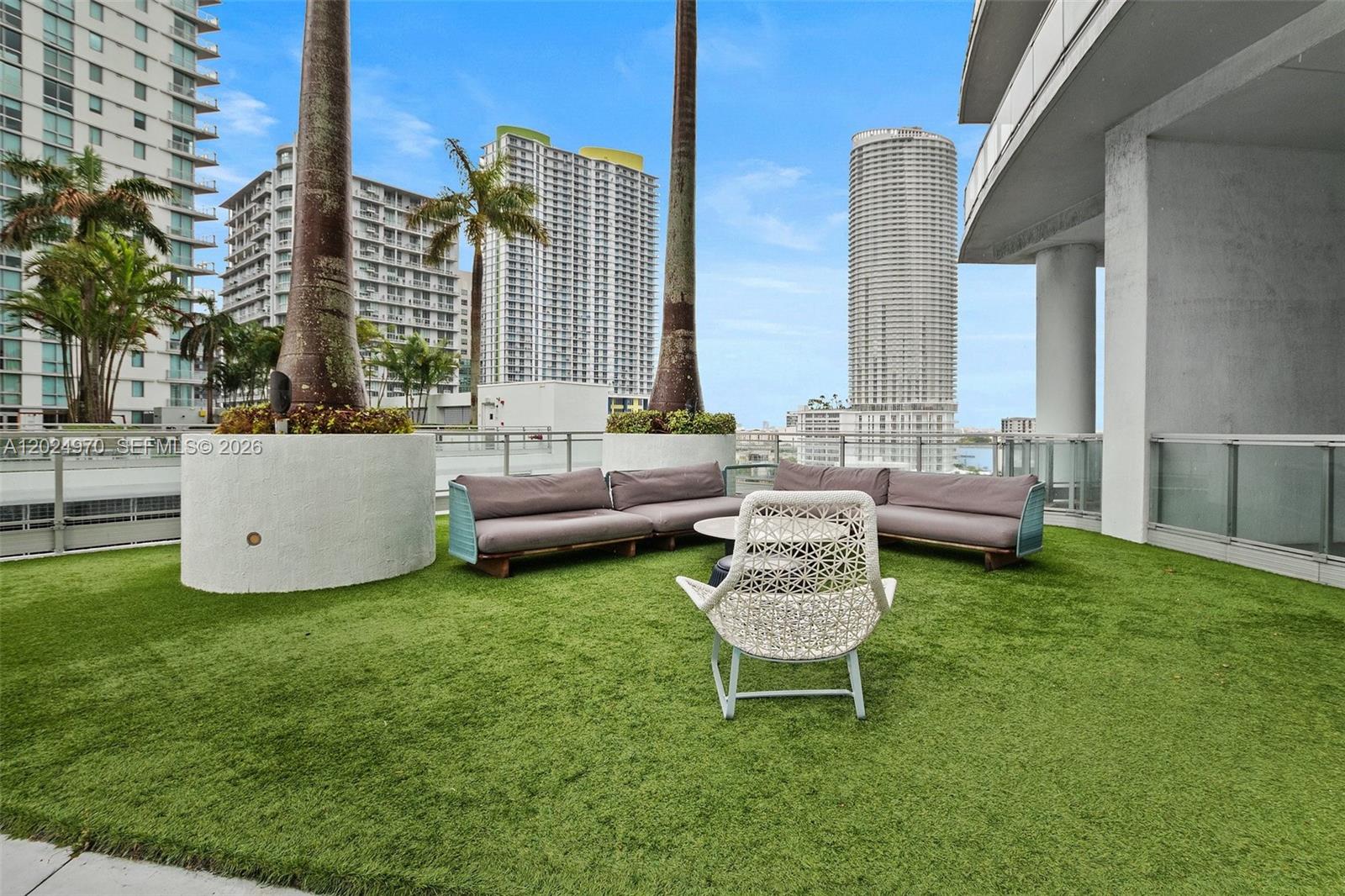 90 SW 3rd St # 3810