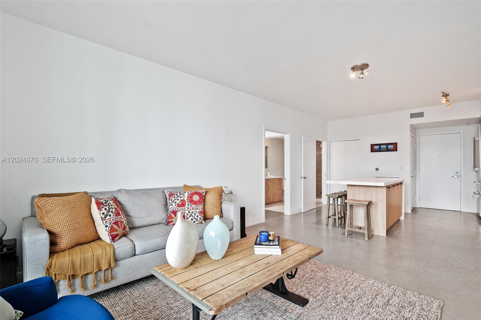 90 SW 3rd St # 3810