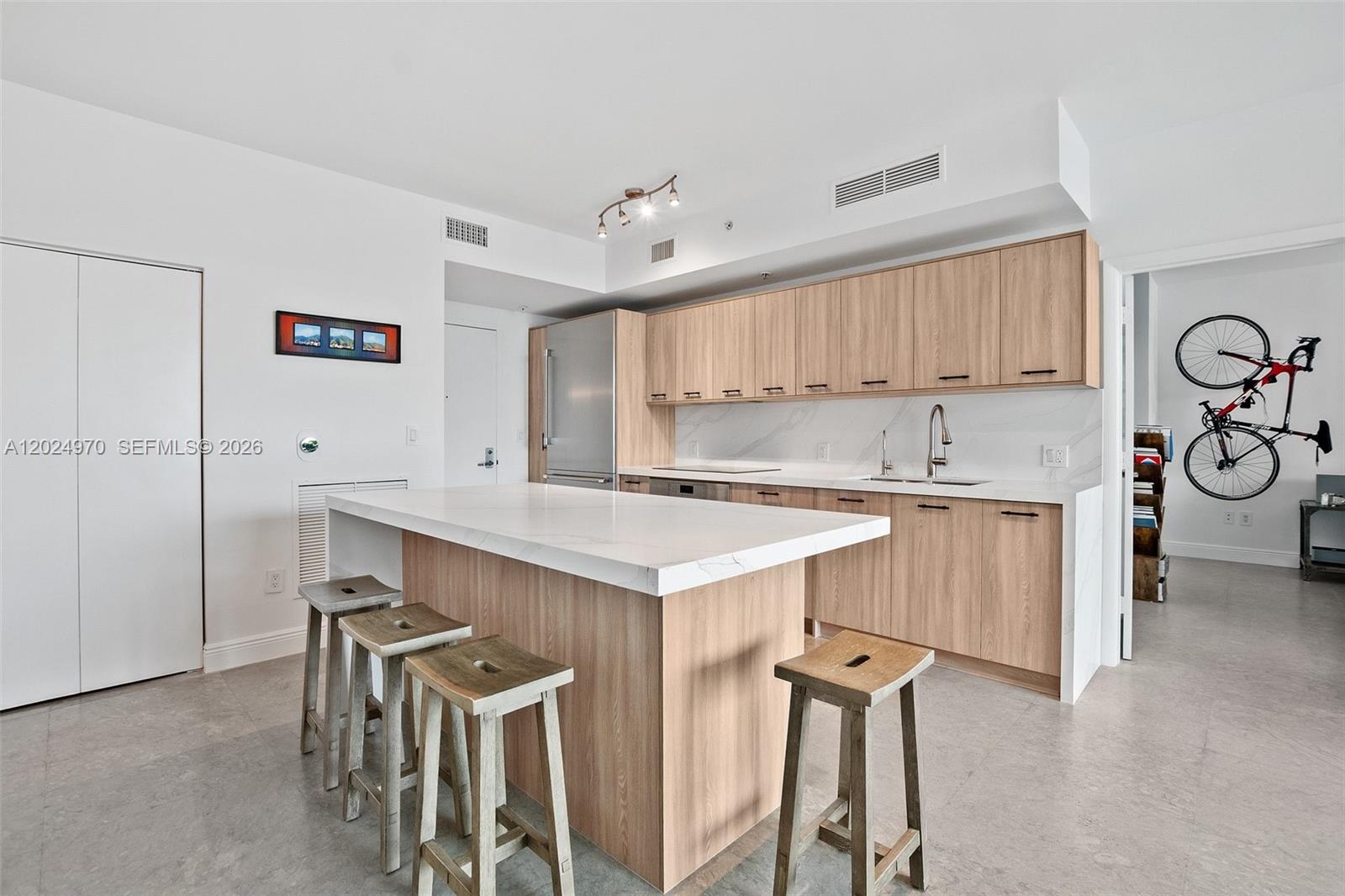 90 SW 3rd St # 3810