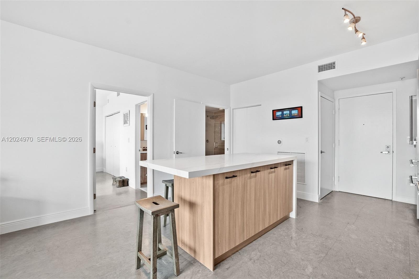 90 SW 3rd St # 3810
