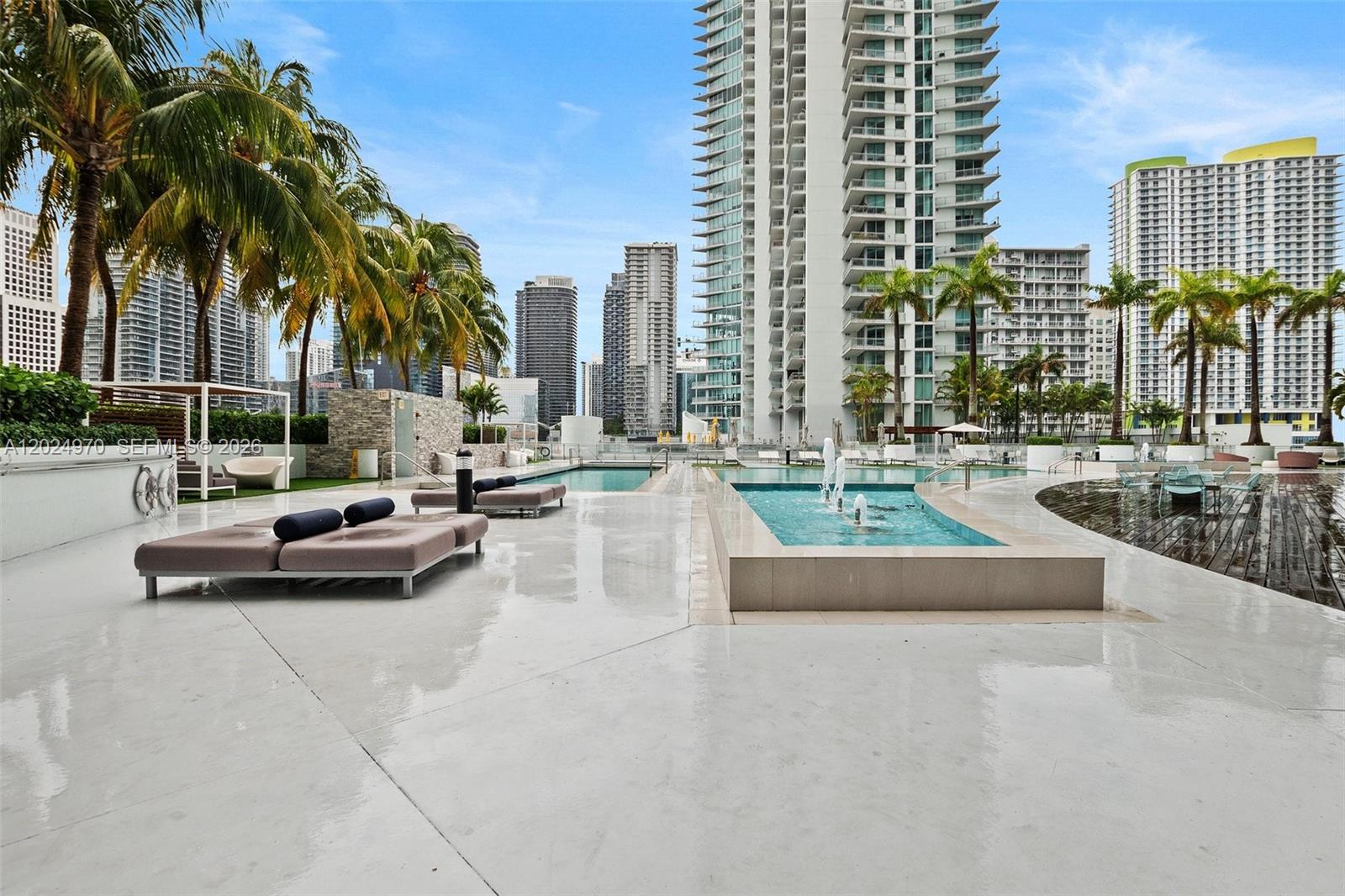 90 SW 3rd St # 3810