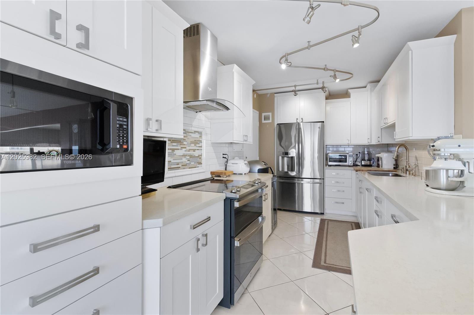 111 N Pompano Beach Blvd Unit: 909