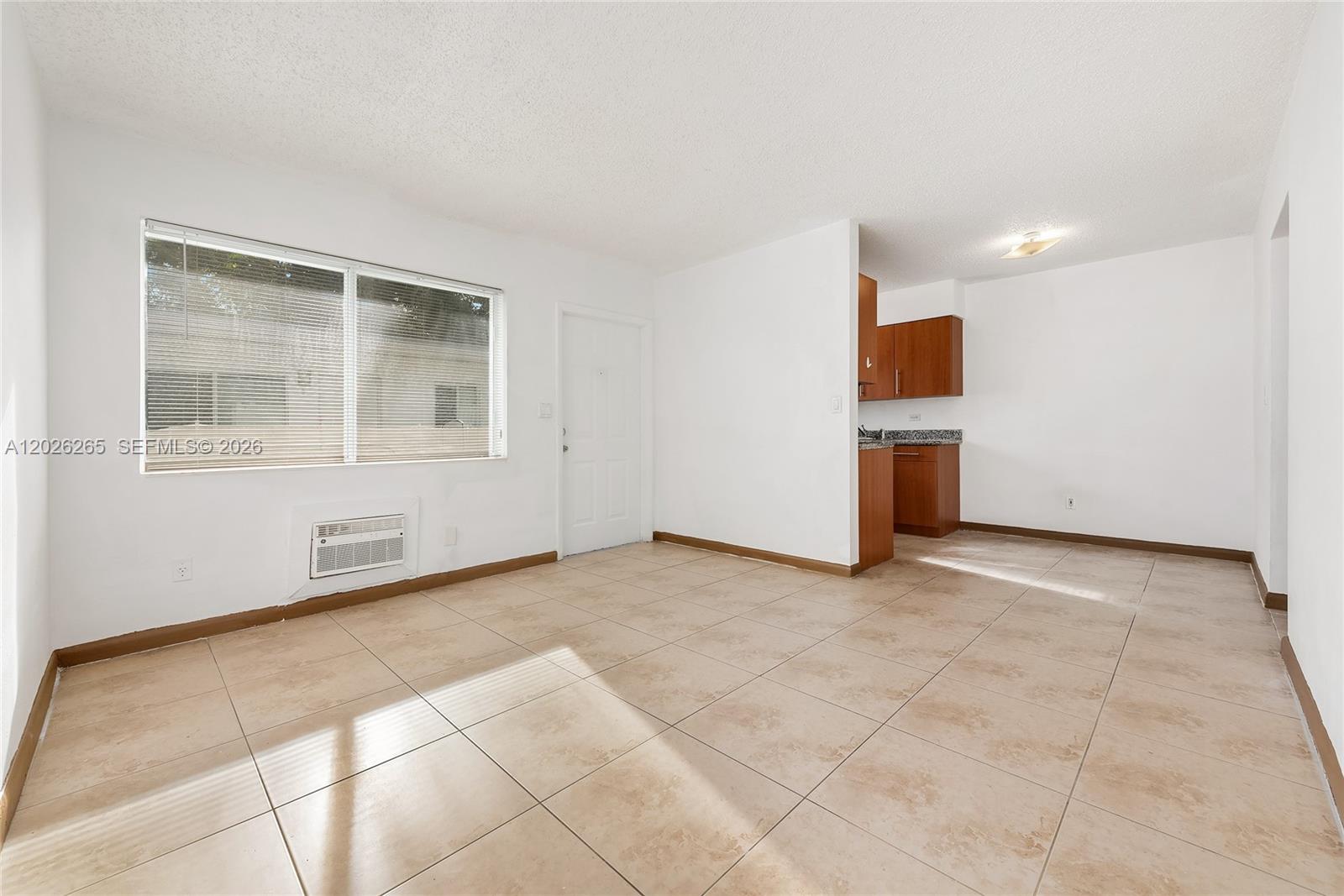 932 Moffett St # 6