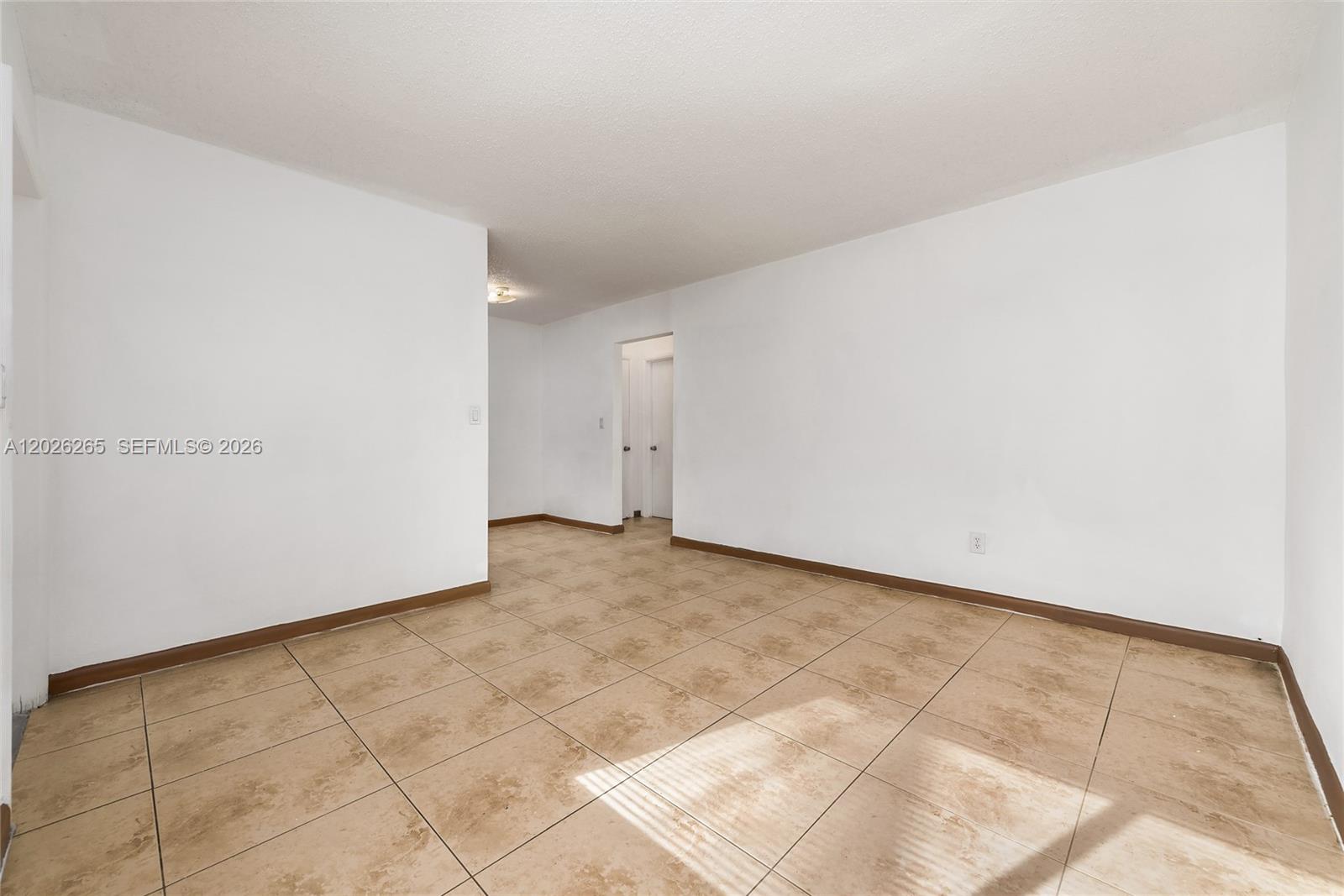 932 Moffett St # 6