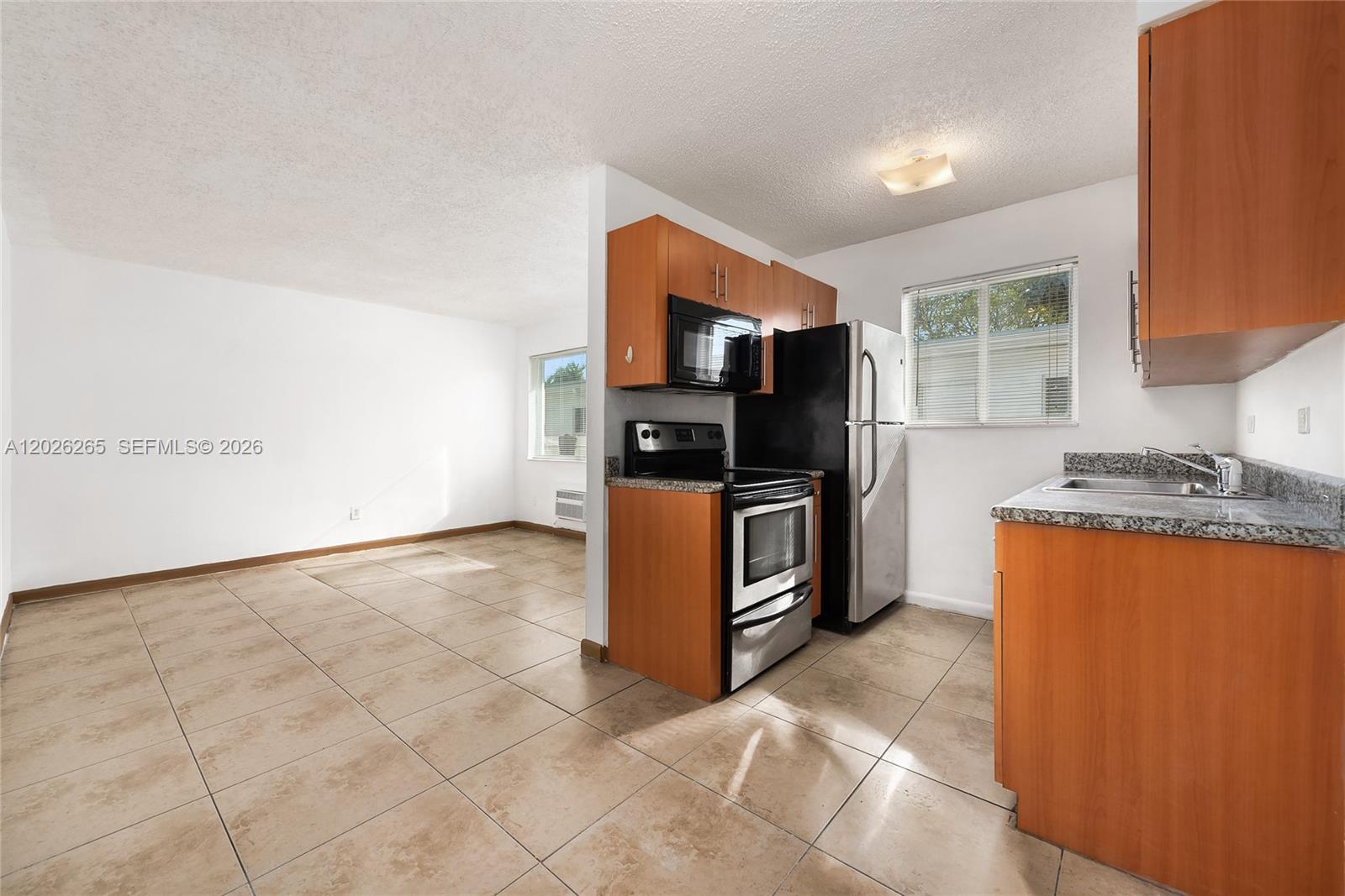932 Moffett St # 6