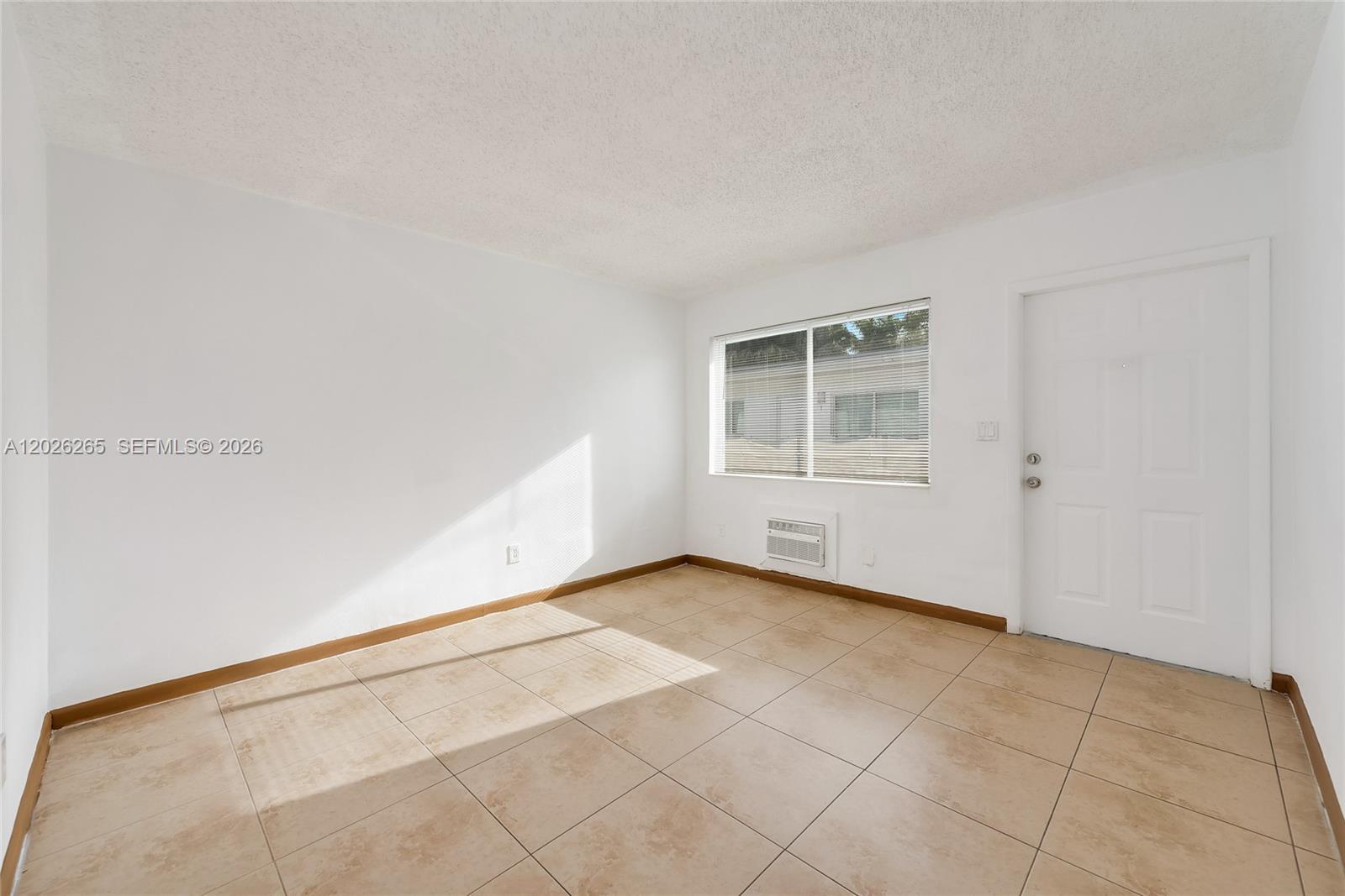 932 Moffett St # 6
