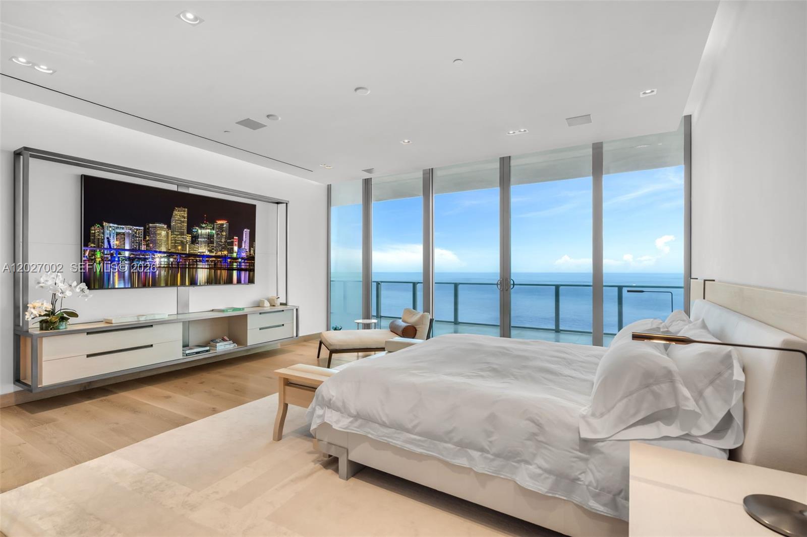 350 Ocean Dr Unit: LPH2N