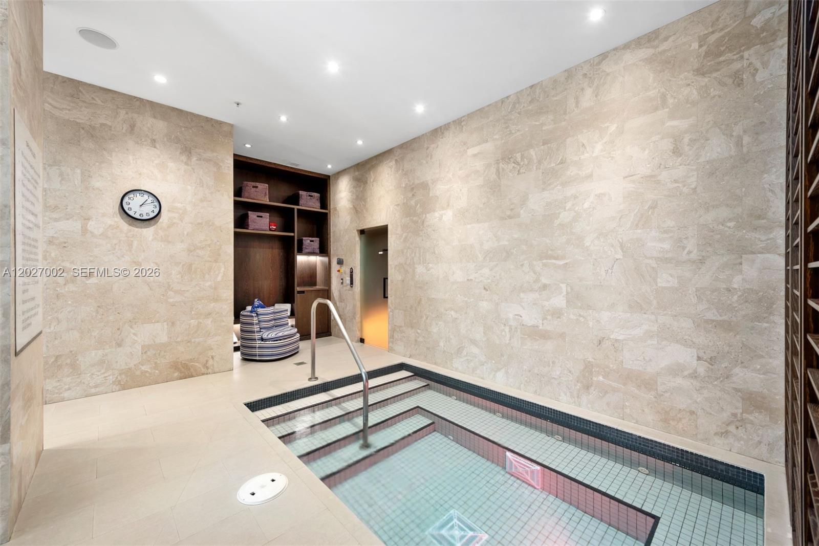 350 Ocean Dr Unit: LPH2N