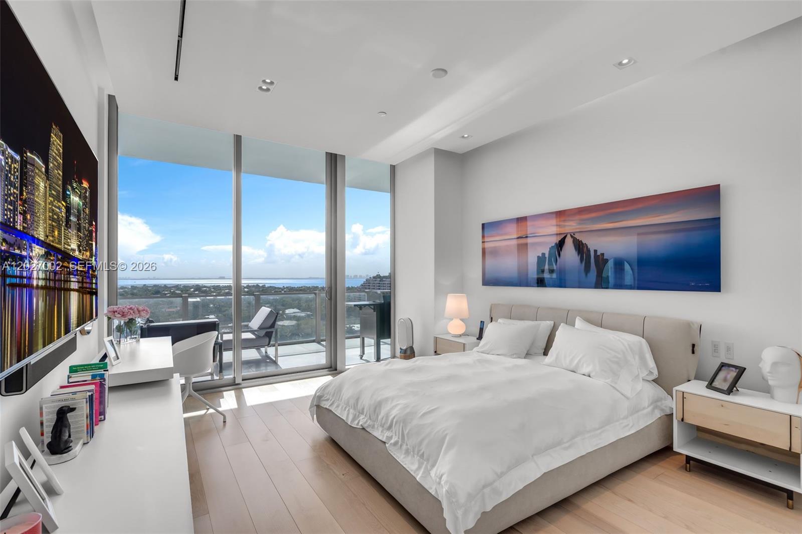 350 Ocean Dr Unit: LPH2N