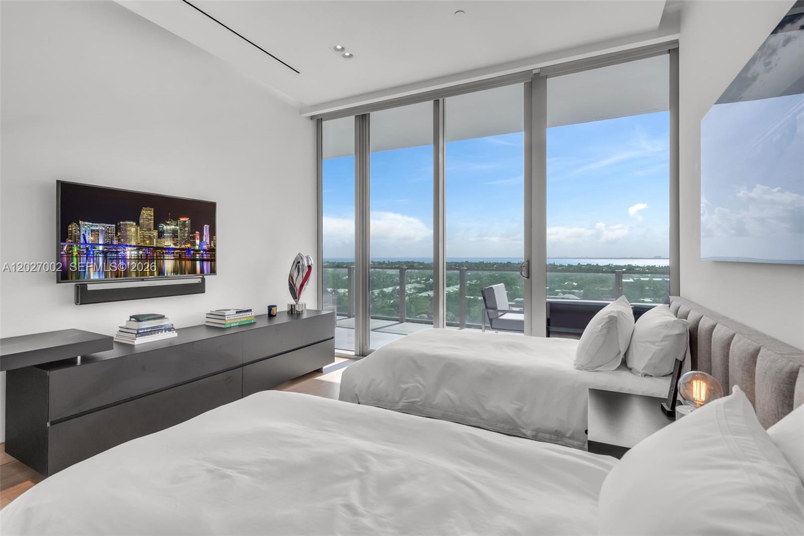 350 Ocean Dr Unit: LPH2N