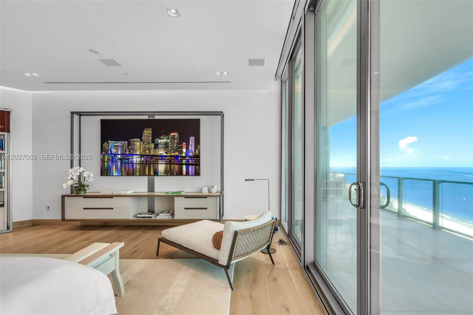 350 Ocean Dr Unit: LPH2N