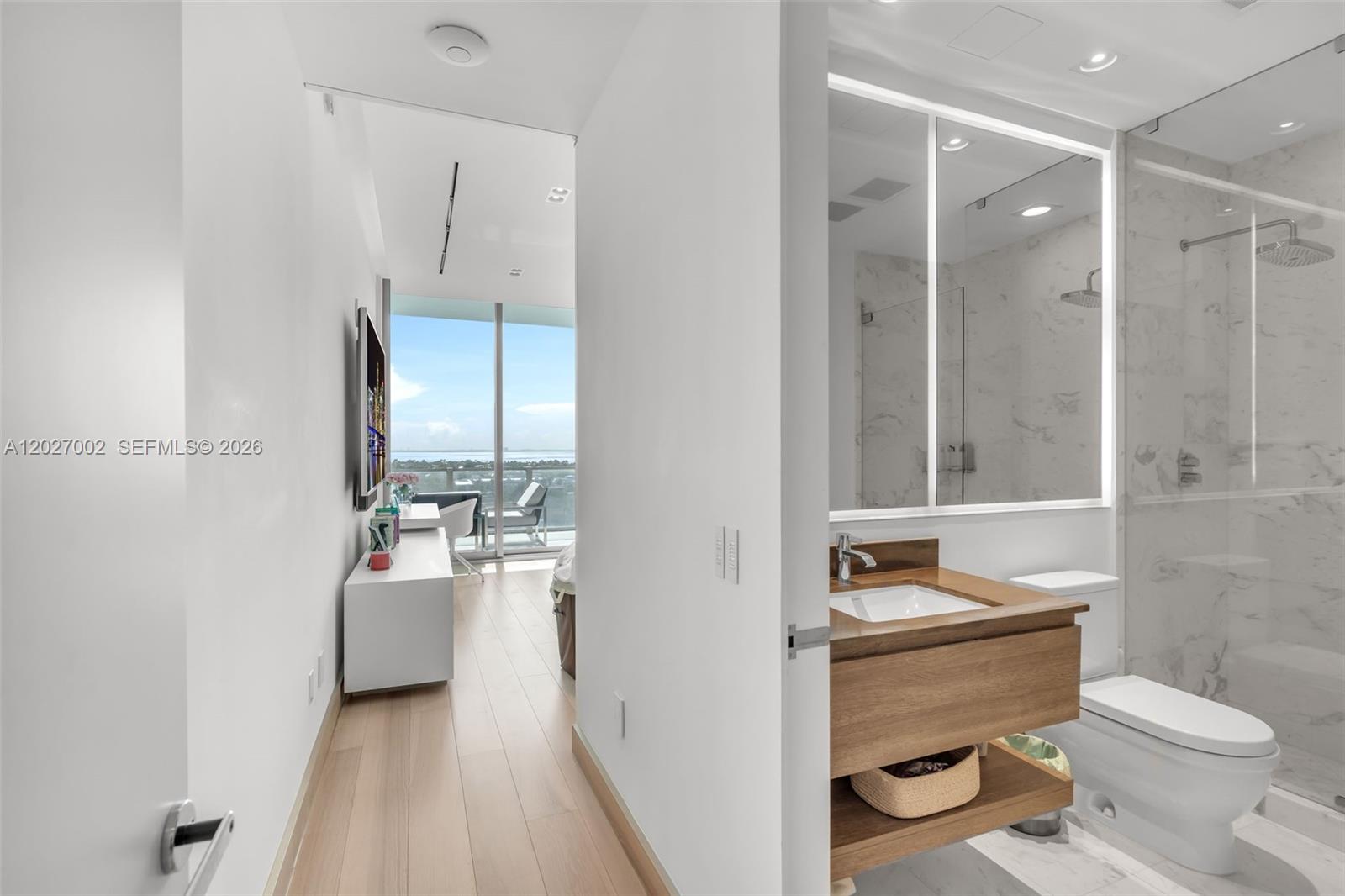 350 Ocean Dr Unit: LPH2N