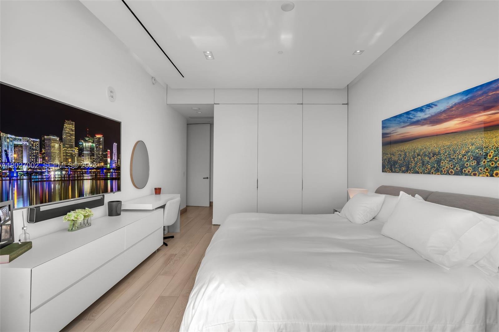 350 Ocean Dr Unit: LPH2N