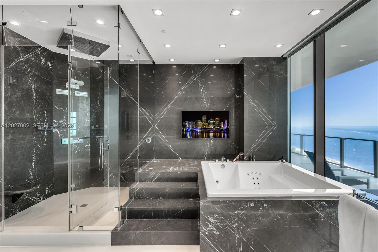 350 Ocean Dr Unit: LPH2N